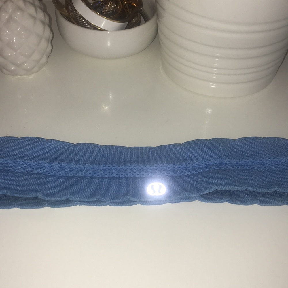 BLUE LULULEMON HEADBAND